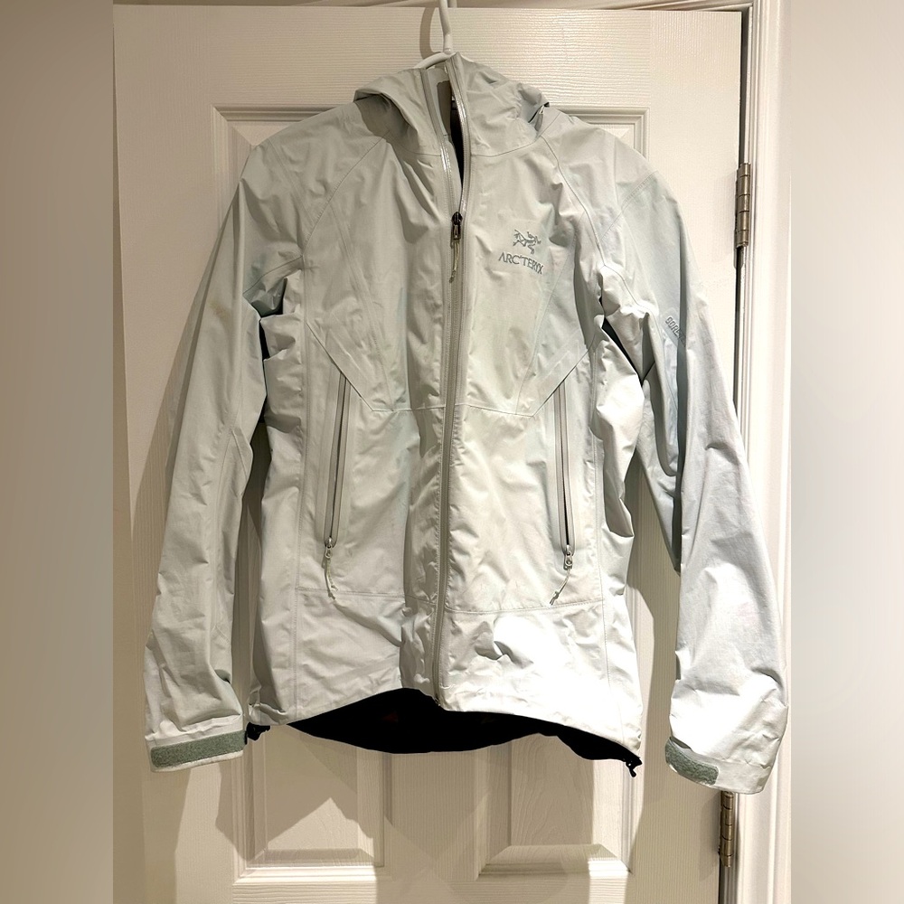 Arcteryx Womens raincoat